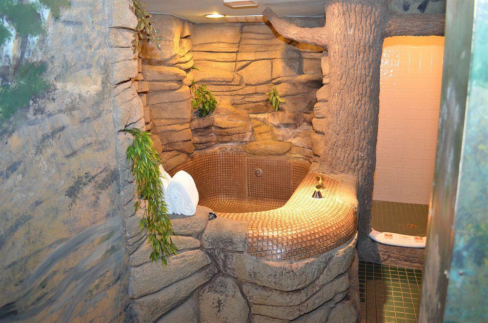 Red Carpet Inn Fanta Suites Hotel Гринвуд Экстерьер фото