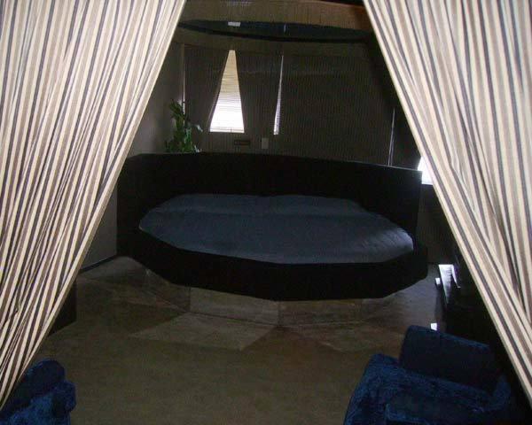 Red Carpet Inn Fanta Suites Hotel Гринвуд Экстерьер фото