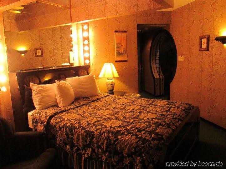 Red Carpet Inn Fanta Suites Hotel Гринвуд Экстерьер фото
