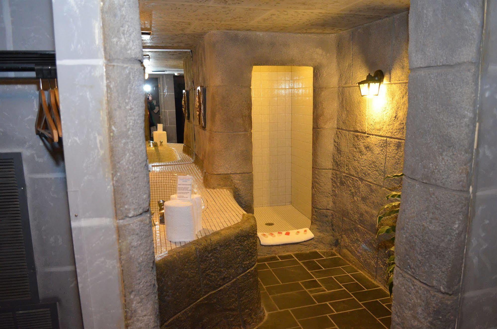Red Carpet Inn Fanta Suites Hotel Гринвуд Экстерьер фото