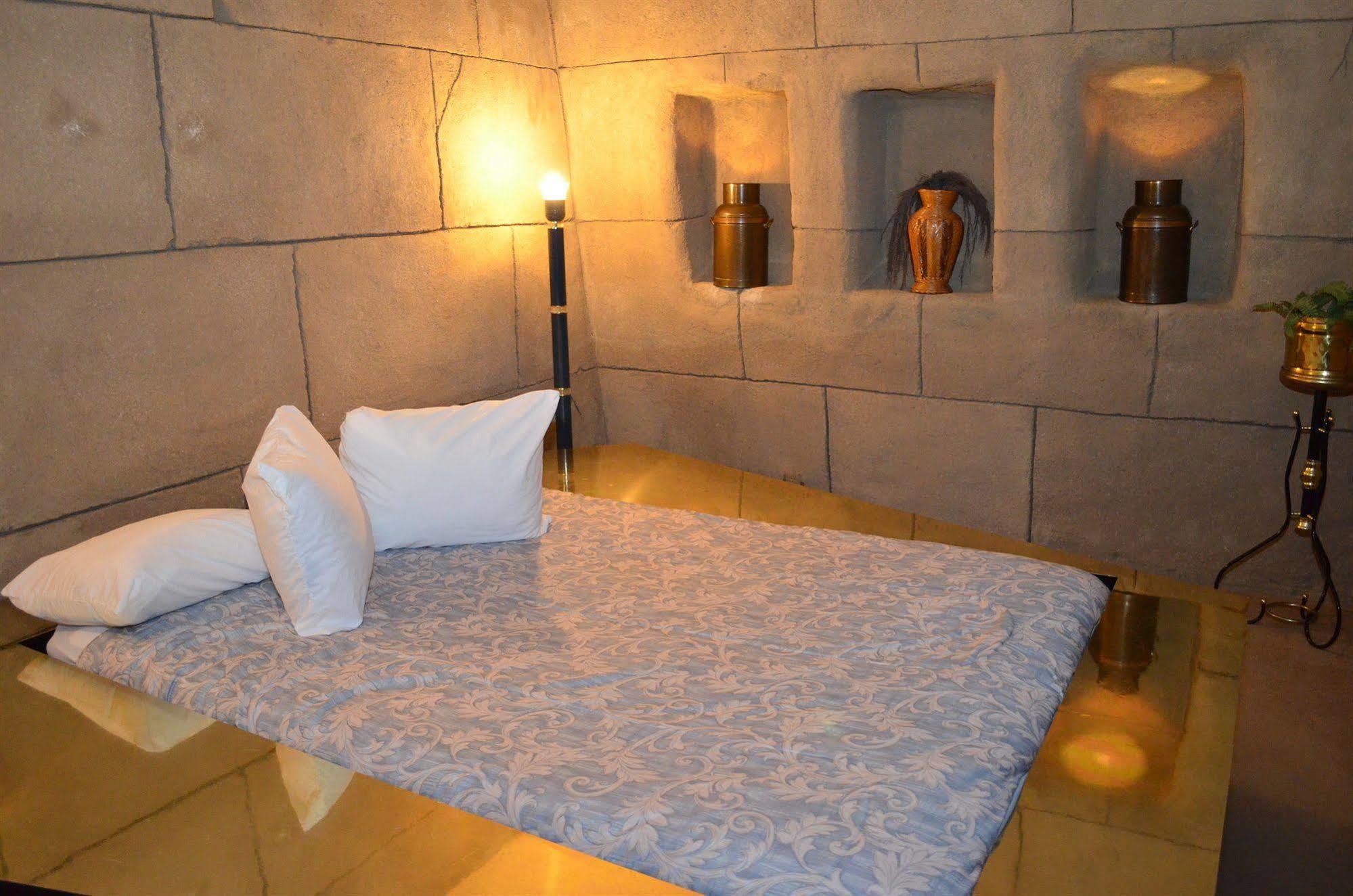 Red Carpet Inn Fanta Suites Hotel Гринвуд Экстерьер фото
