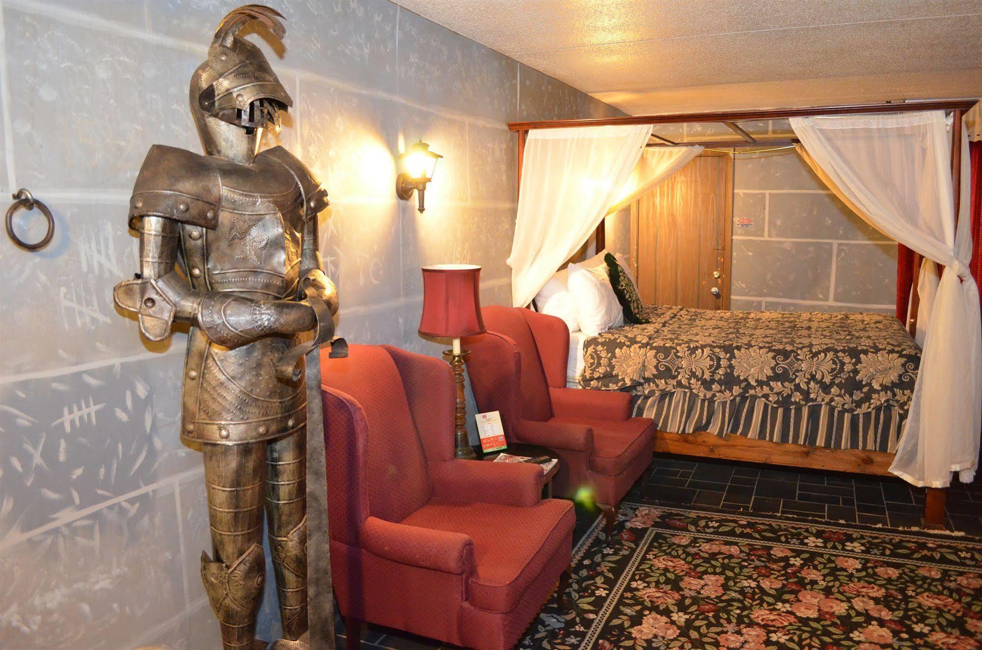 Red Carpet Inn Fanta Suites Hotel Гринвуд Экстерьер фото