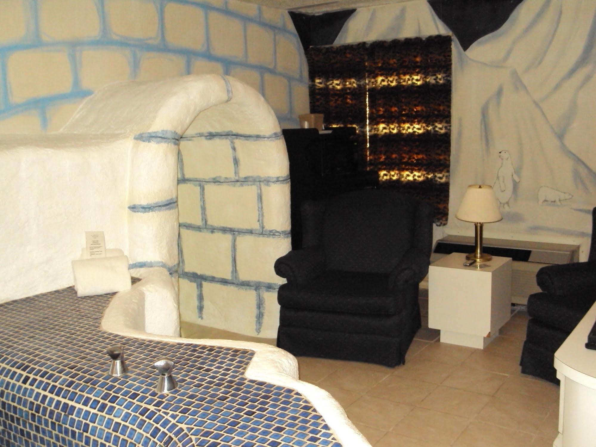 Red Carpet Inn Fanta Suites Hotel Гринвуд Экстерьер фото