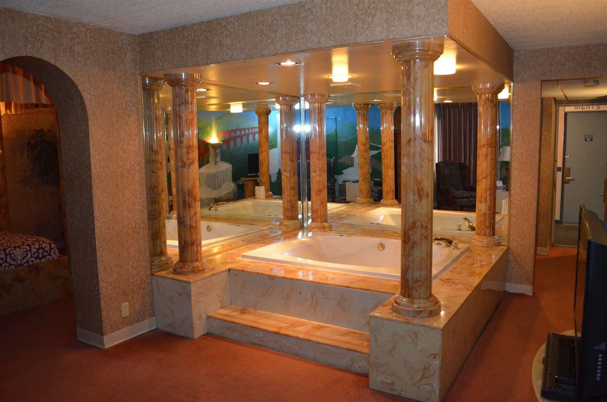 Red Carpet Inn Fanta Suites Hotel Гринвуд Экстерьер фото